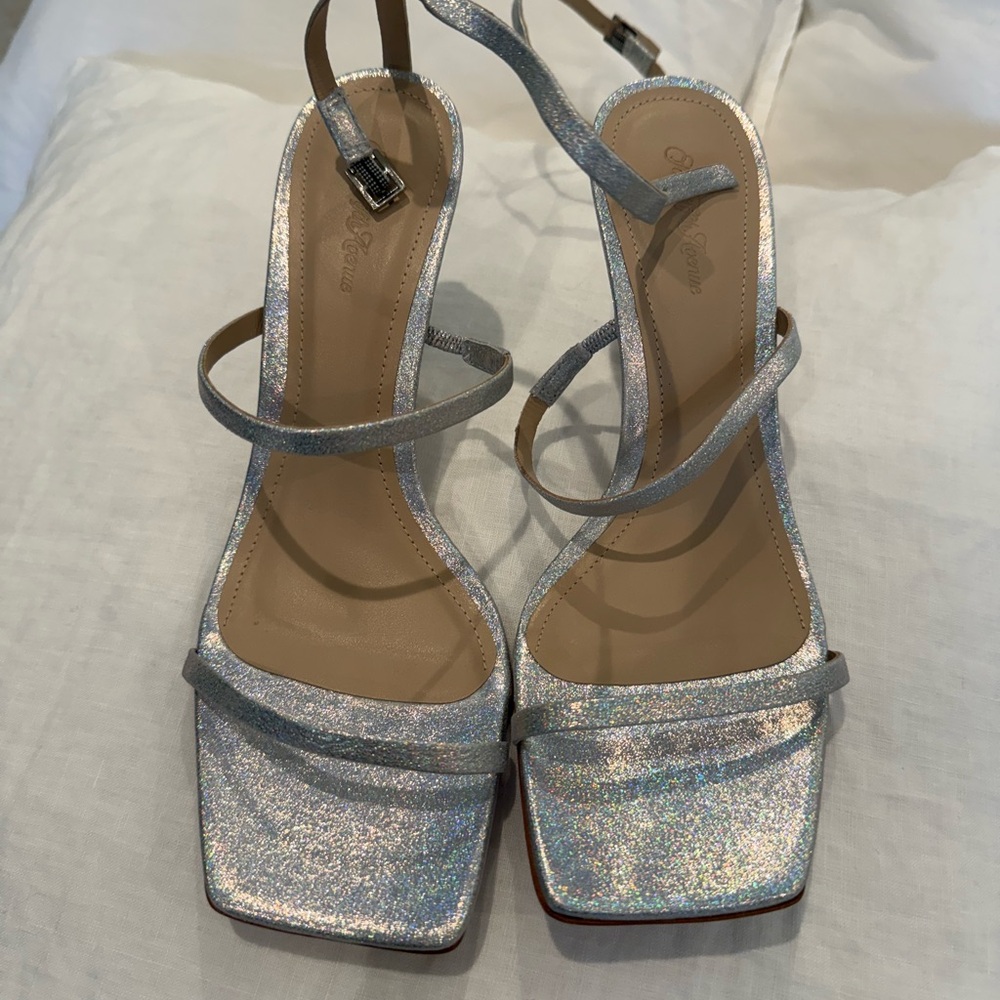 NWT Saks Fifth Ave collection strap leather sandal square toe silver 10.5 (40.5)